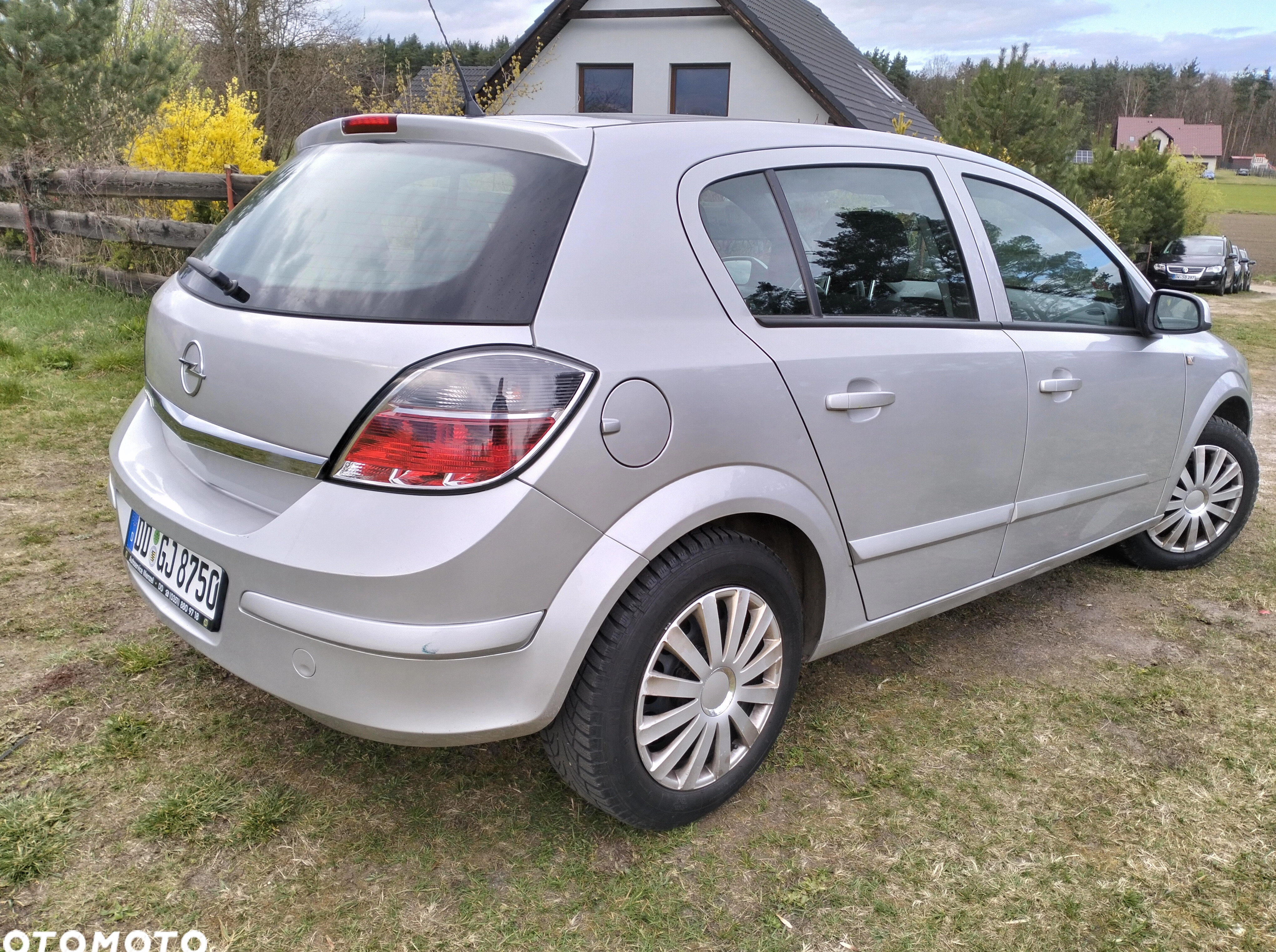 Opel Astra cena 8999 przebieg: 203100, rok produkcji 2008 z Chojnów małe 742